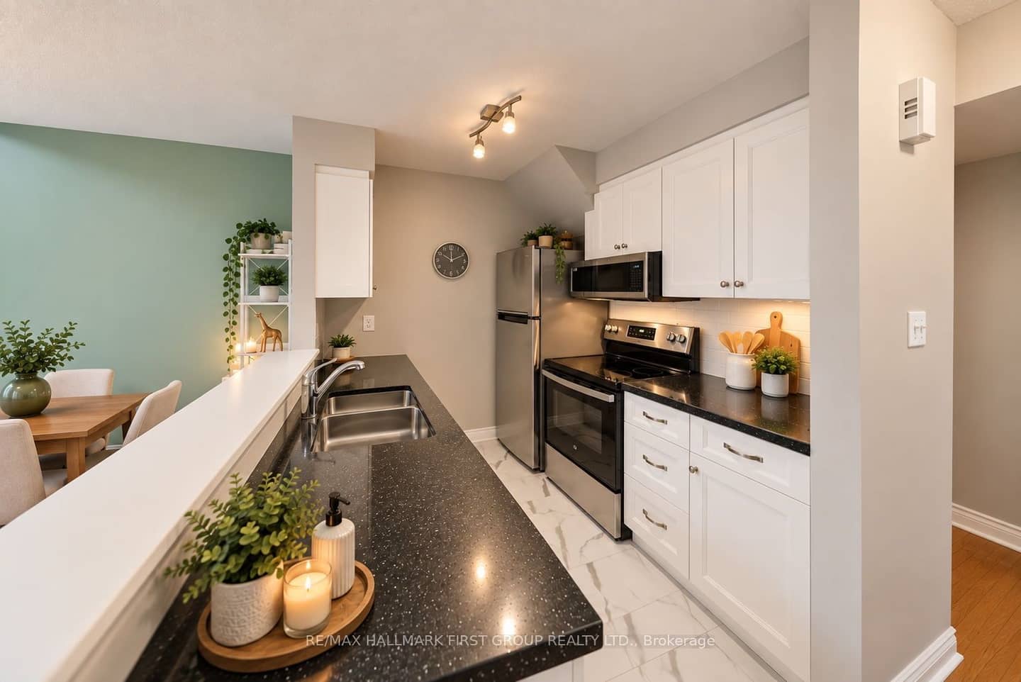 8 Petra Way 3, Whitby, ON L1R 0A6