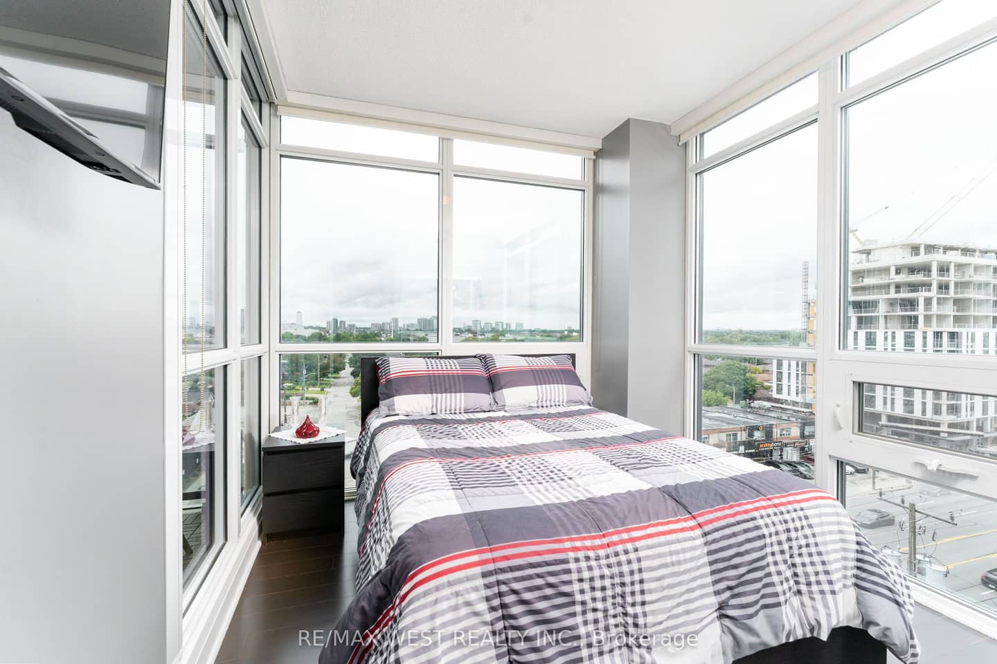 1185 The Queensway 710, Toronto, ON M8Z 1R2