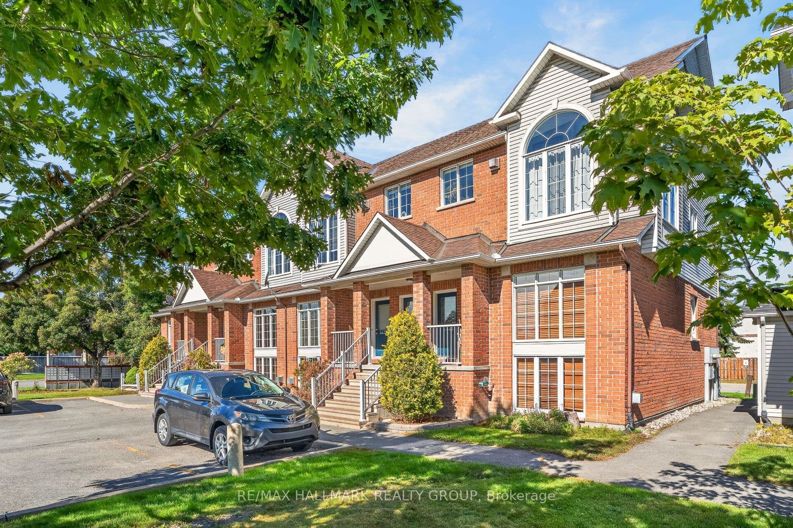 4437 Harper Avenue, Cyrville - Carson Grove - Pineview, ON K1J 1C9