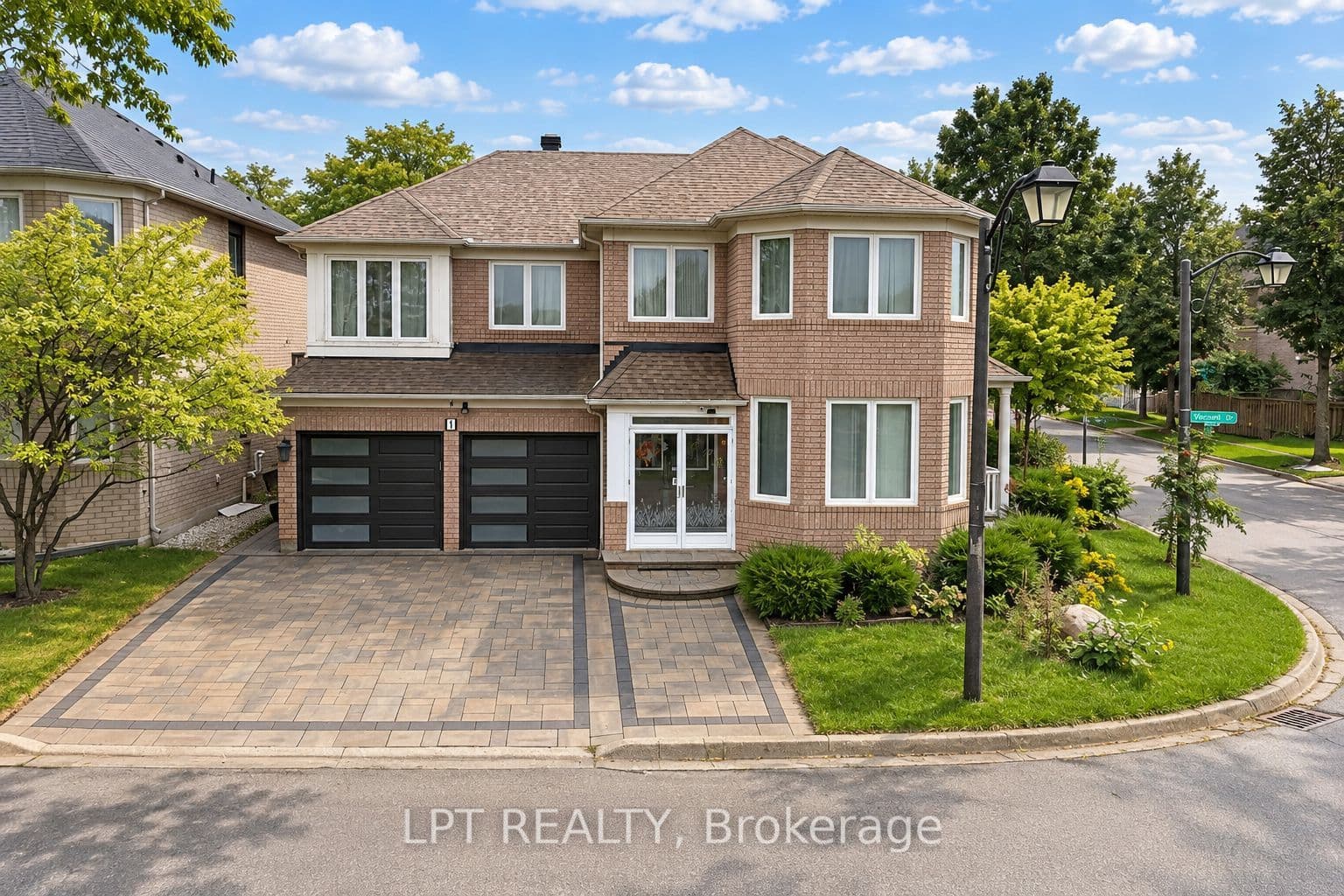 1 Saxony Drive, Markham, ON L6C 2B2