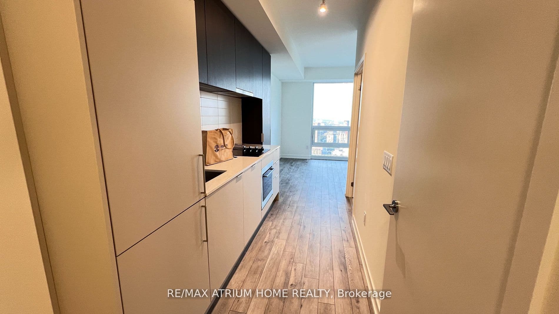 89 Church Street 4705, Toronto, ON M5C 0B7