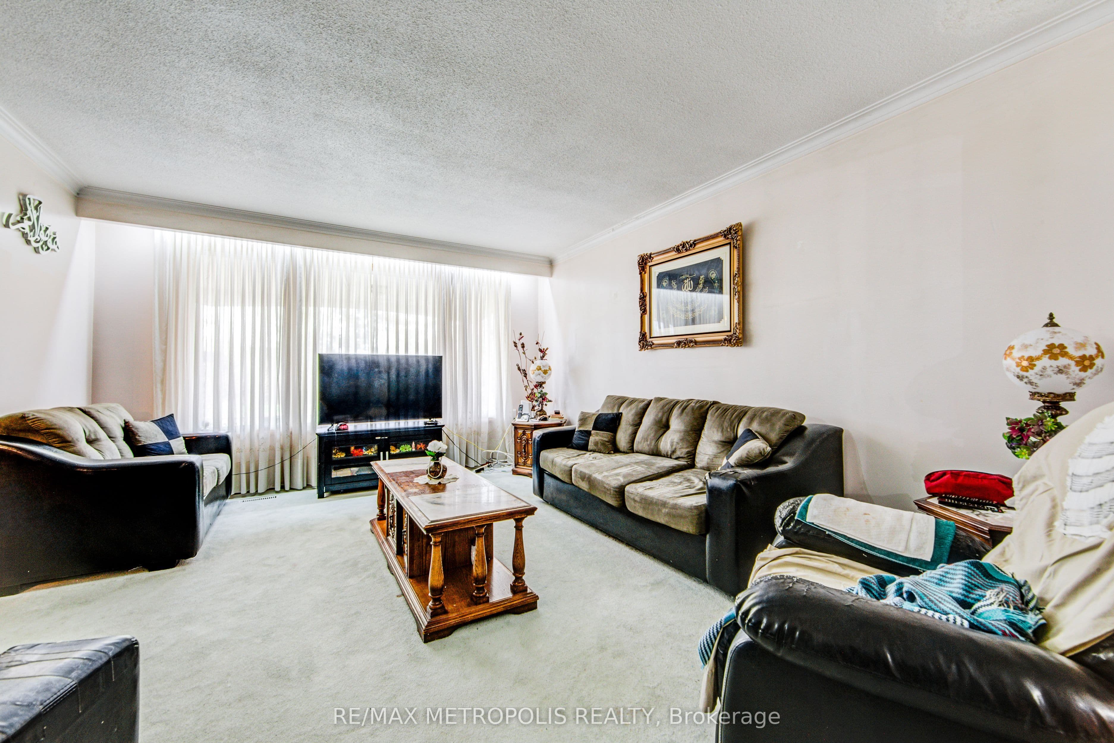 110 Stevenson Road, Toronto, ON M9V 2B5