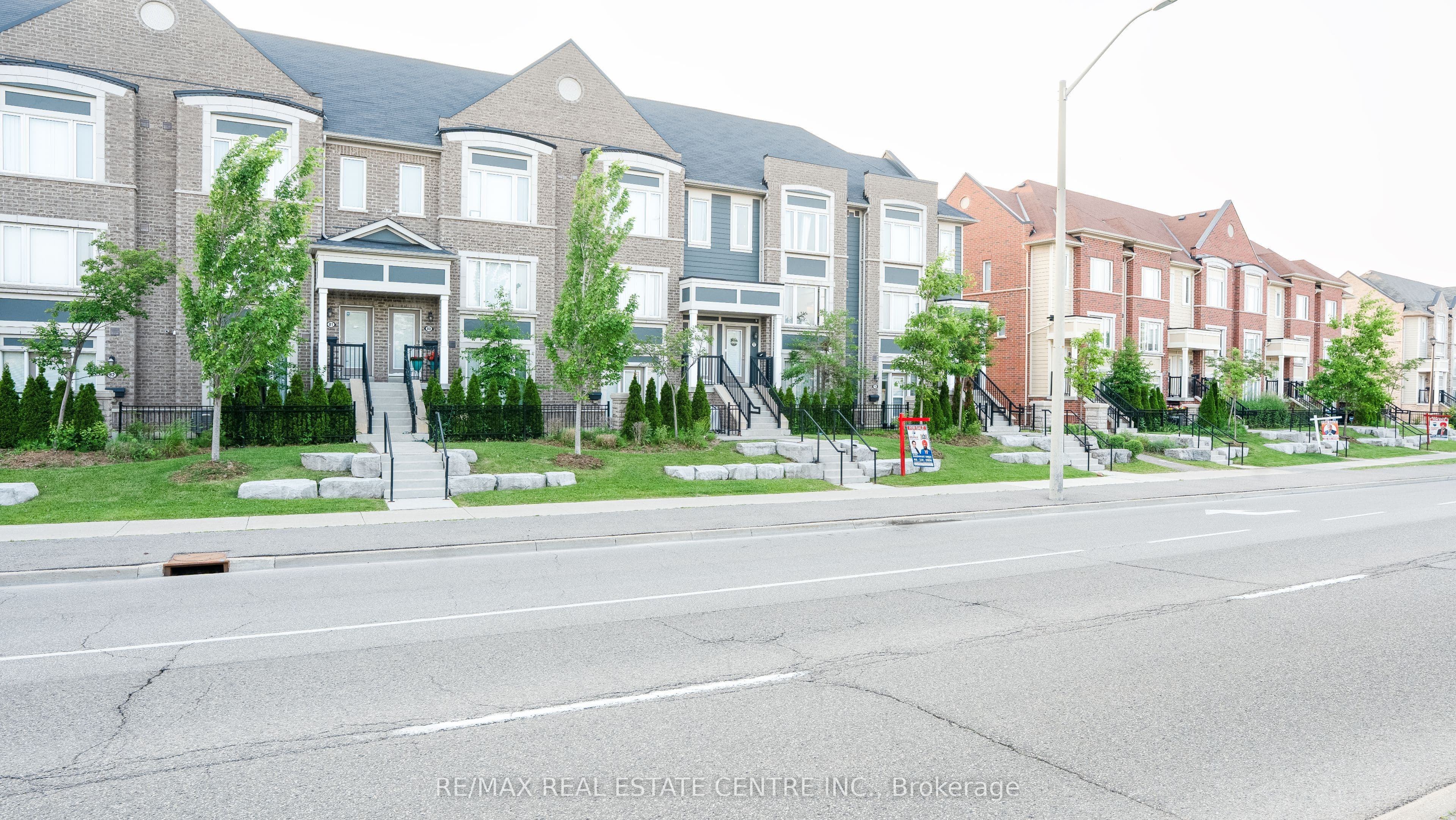 250 Sunny Meadow Boulevard 77, Brampton, ON L6R 3Y7