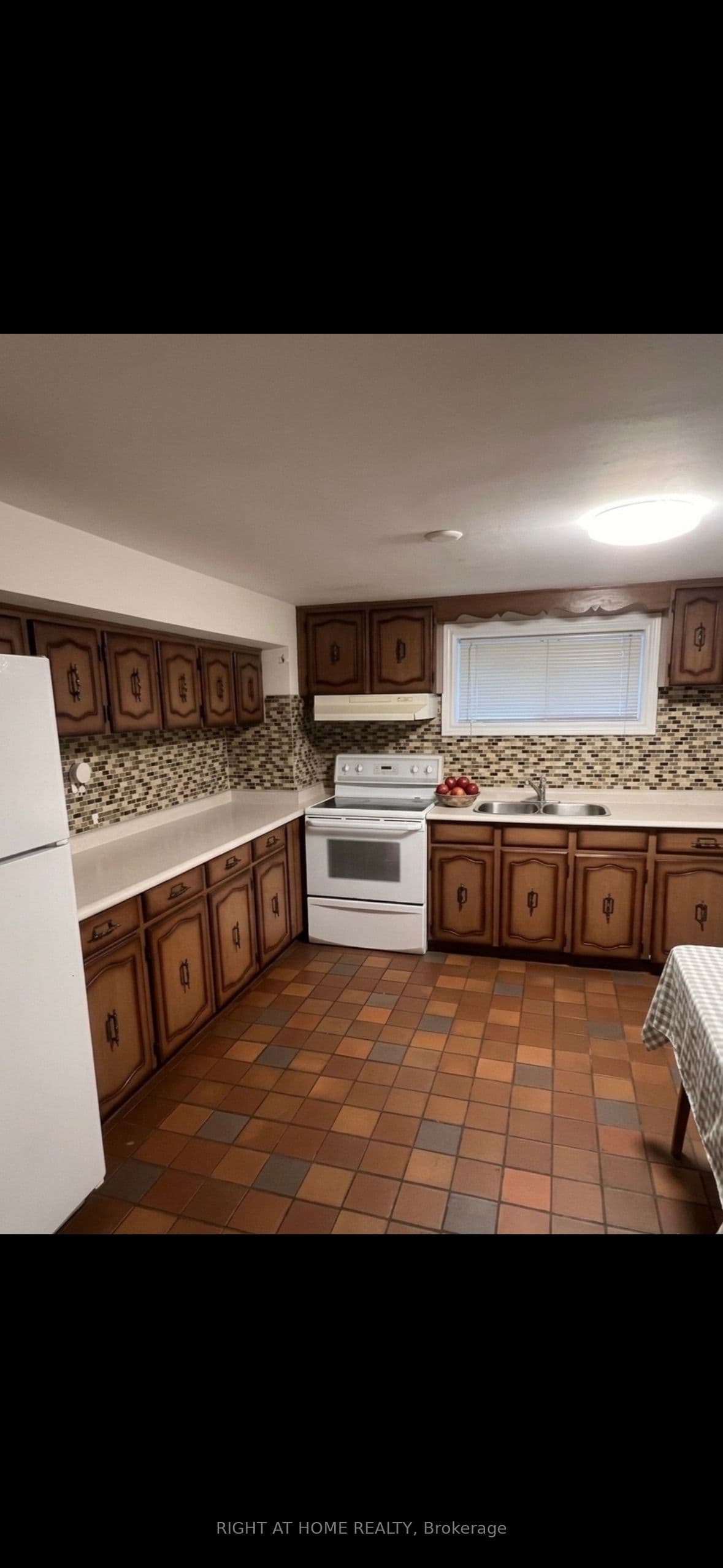 86 Langside Avenue, Toronto, ON M9N 3P4