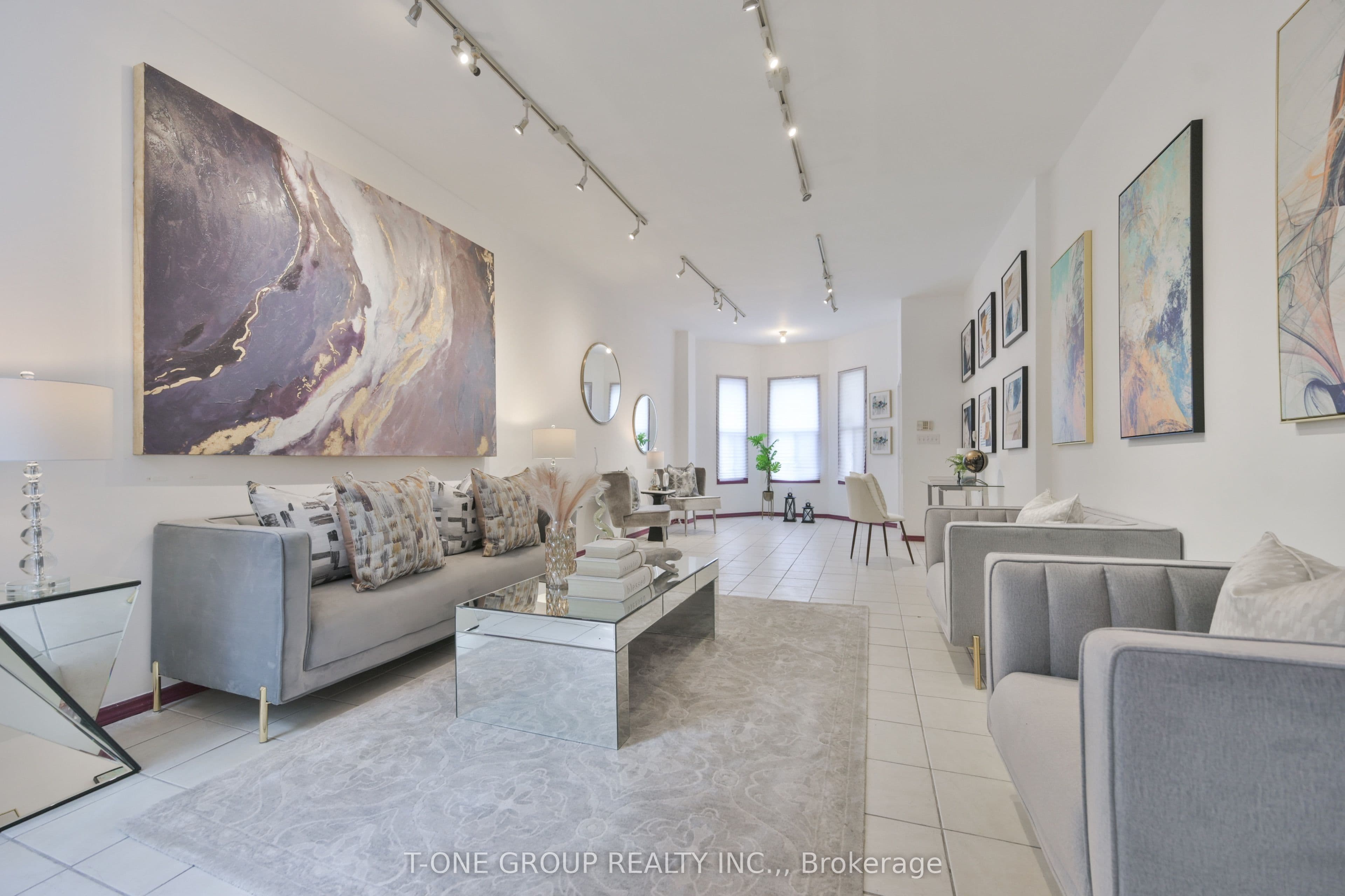 15 Kensington Avenue, Toronto, ON M5T 2J8