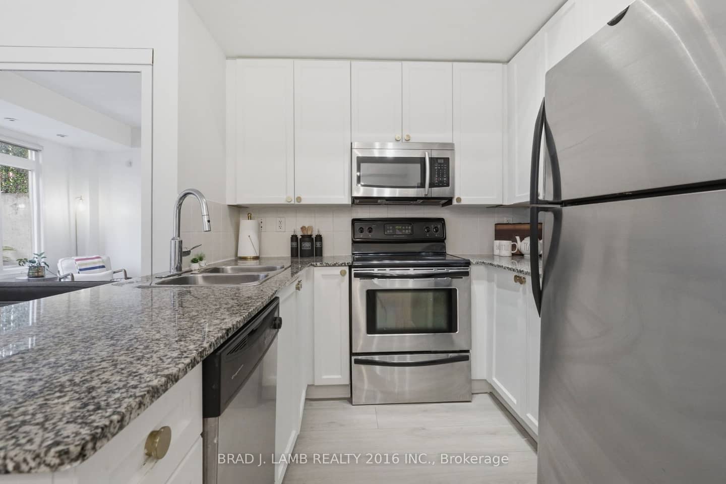 80 Carr Street 29, Toronto, ON M5T 1B7