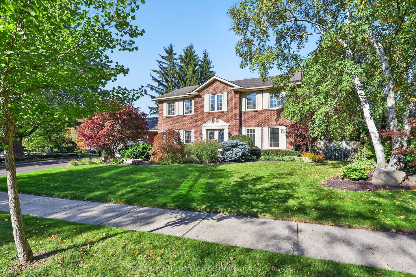 3453 Sawmill Valley Drive, Mississauga, ON L5L 3A3