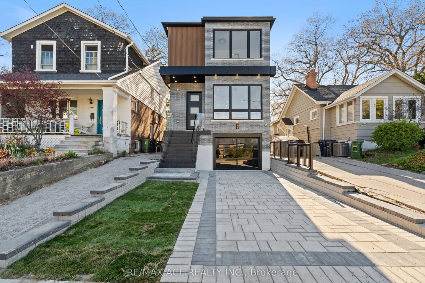 122 Warden Avenue, Toronto, ON M1N 2Z4
