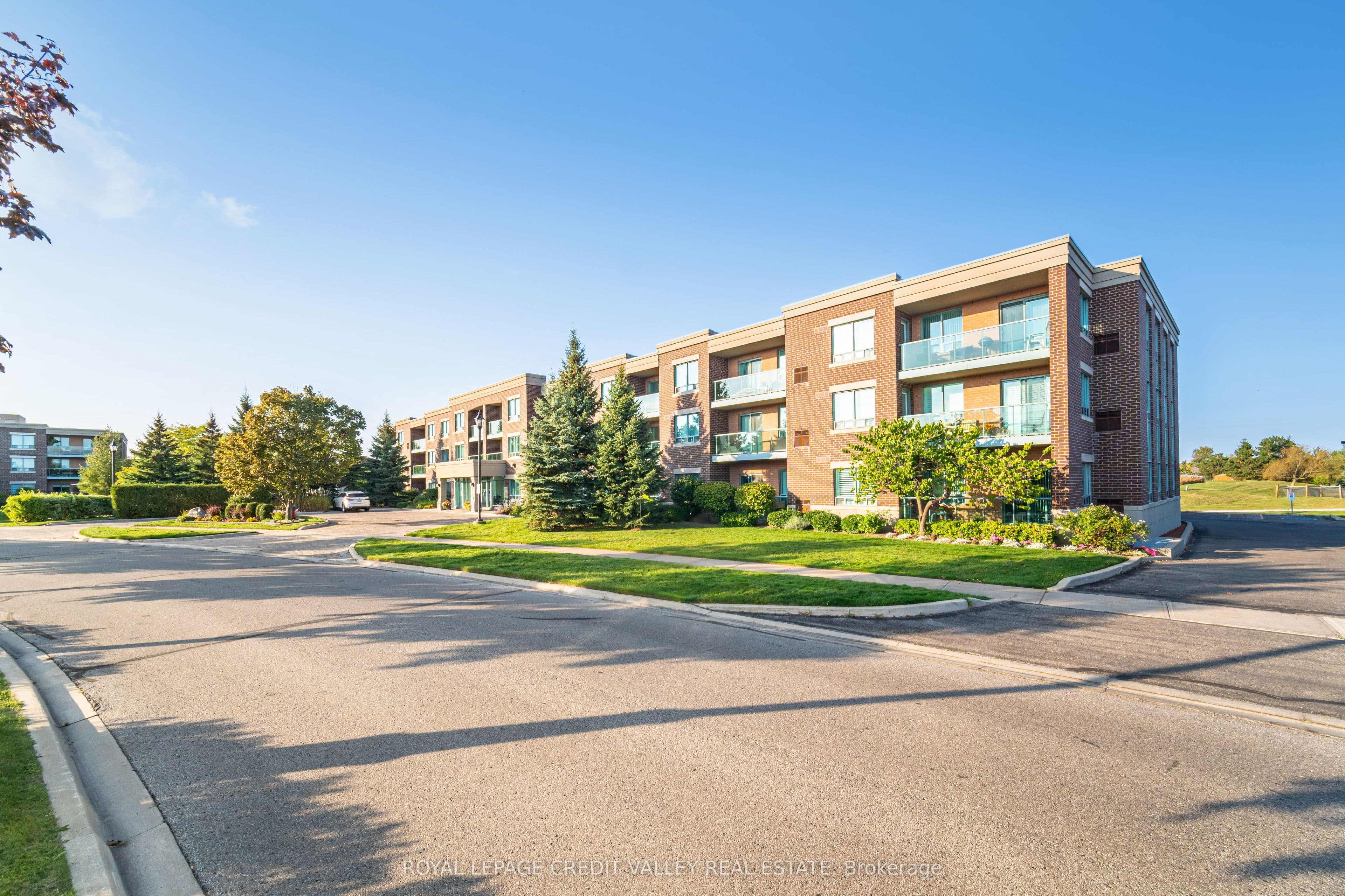 55 Via Rosedale 204, Brampton, ON L6P 0V1
