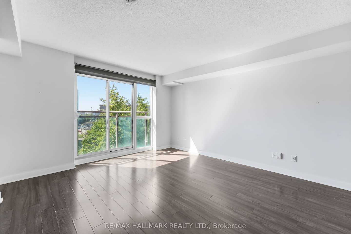 120 Dallimore Circle 417, Toronto, ON M3C 4J1