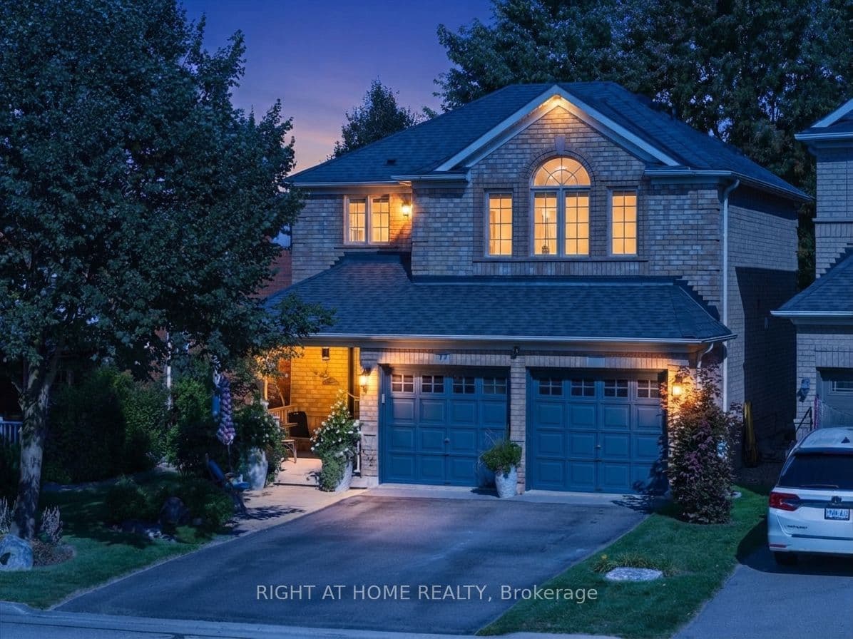 77 Shoniker Drive, Newmarket, ON L3X 2Z3