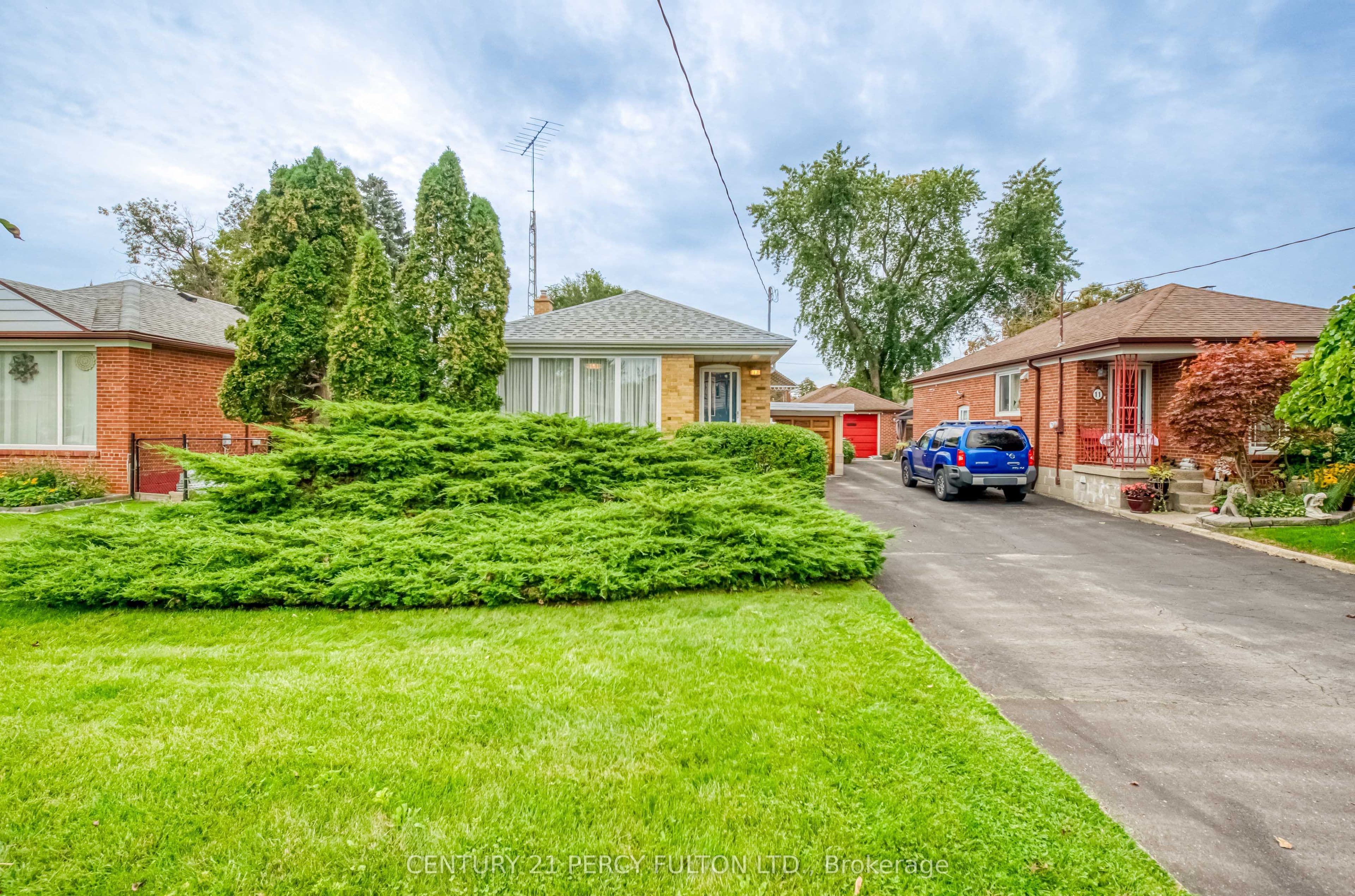 13 Graylee Avenue, Toronto, ON M1J 1M5