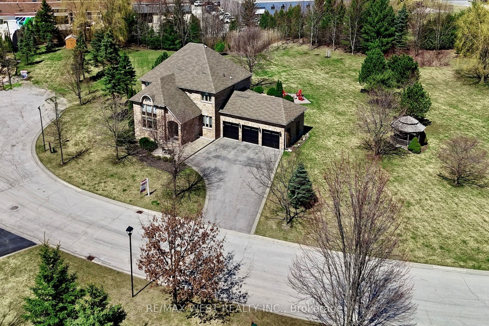 10 Farmcrest Court, King, ON L0G 1N0