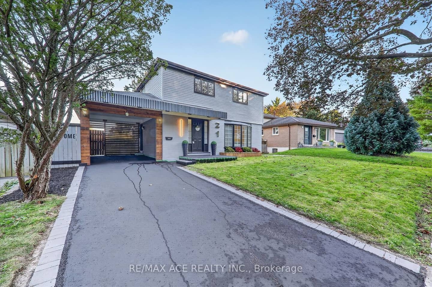 21 Sir Raymond Drive, Toronto, ON M1E 1C1