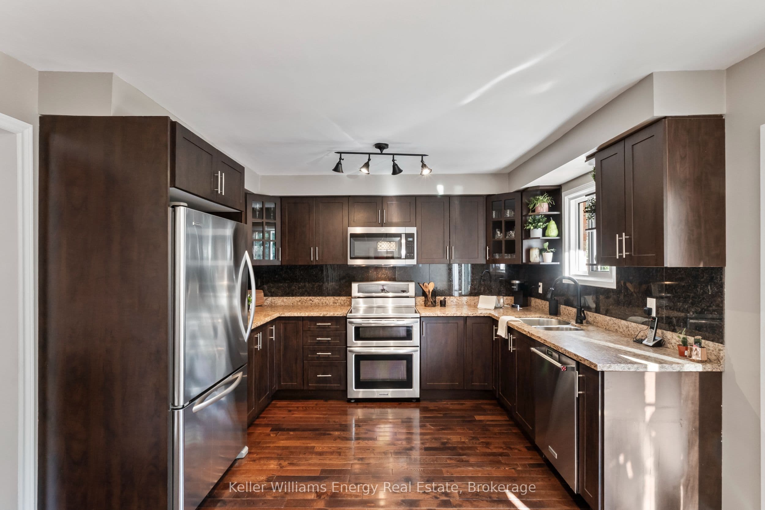 523 Palmtree Crescent, Oshawa, ON L1K 2H2