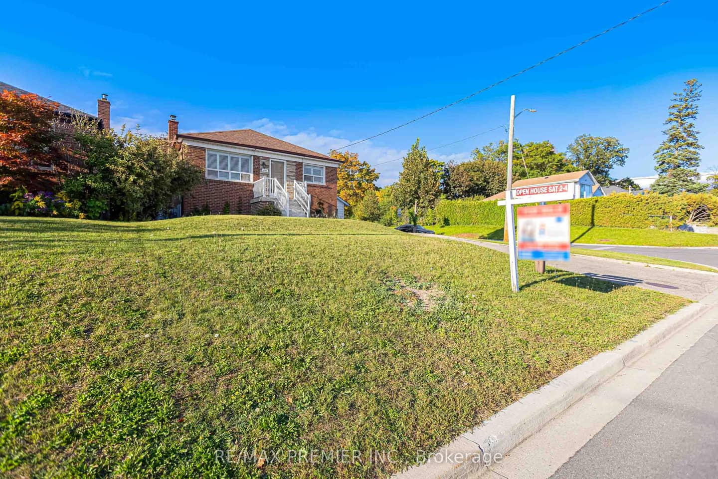 240 Calvington Street, Toronto, ON M3M 2N4