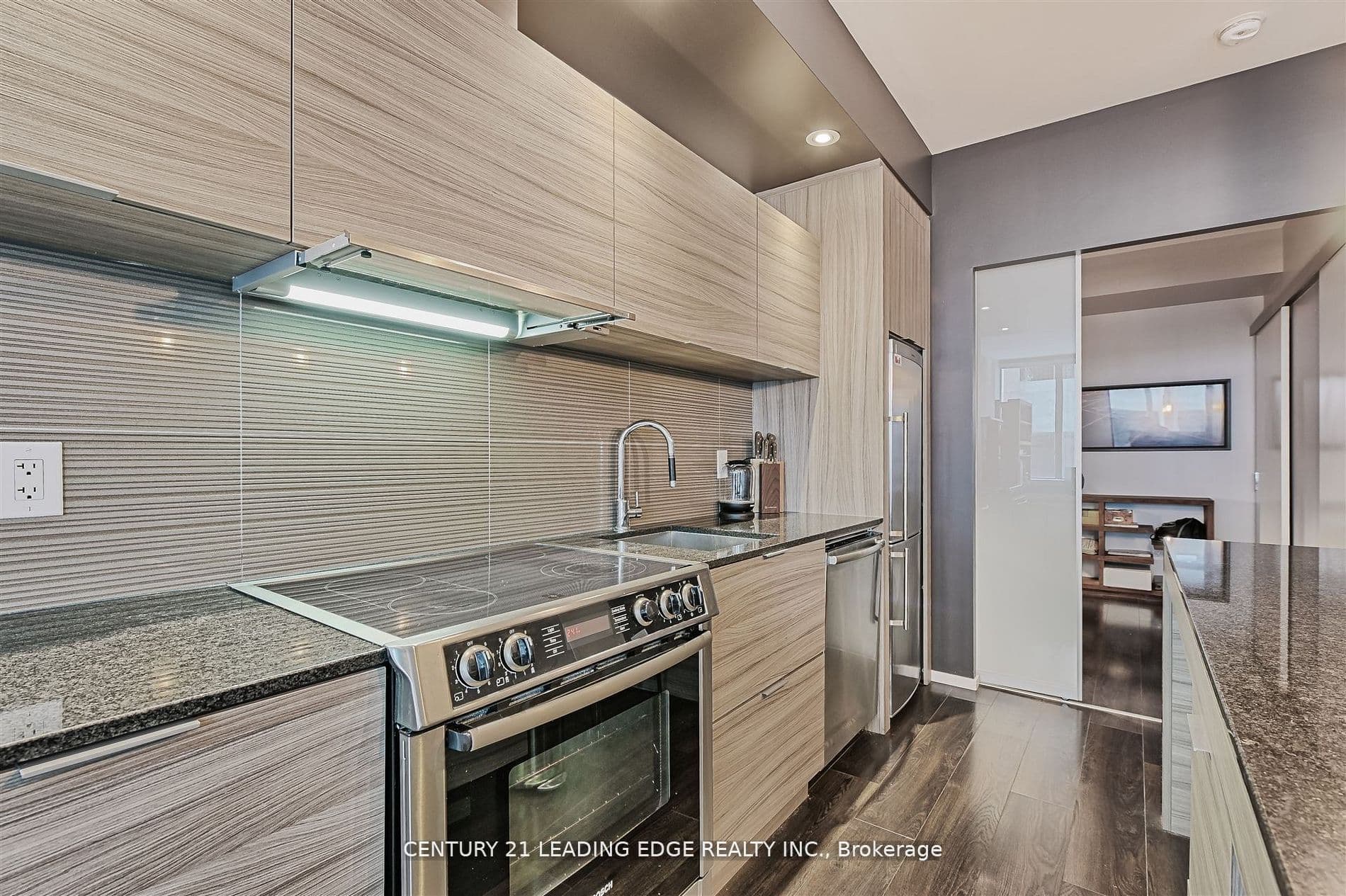 8 Charlotte Street 405, Toronto, ON M5V 0K4