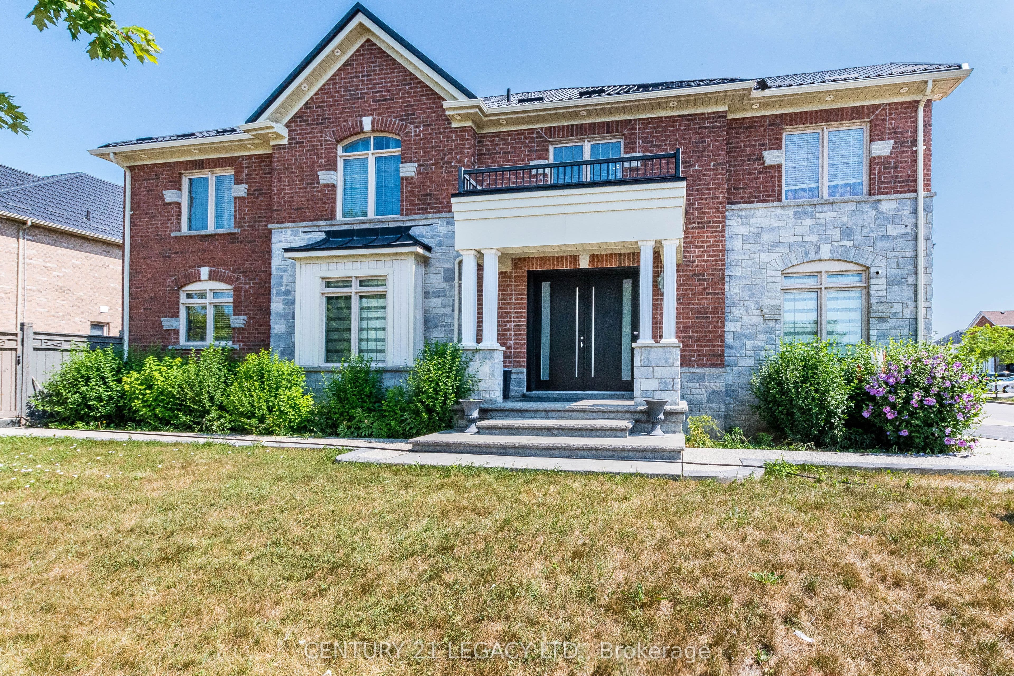 11 DRUMMONDVILLE Drive, Brampton, ON L6P 3M6