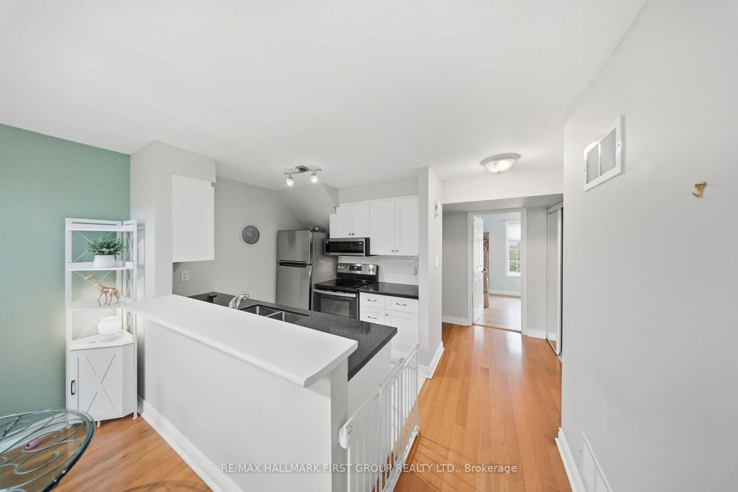 8 Petra Way 3, Whitby, ON L1R 0A6