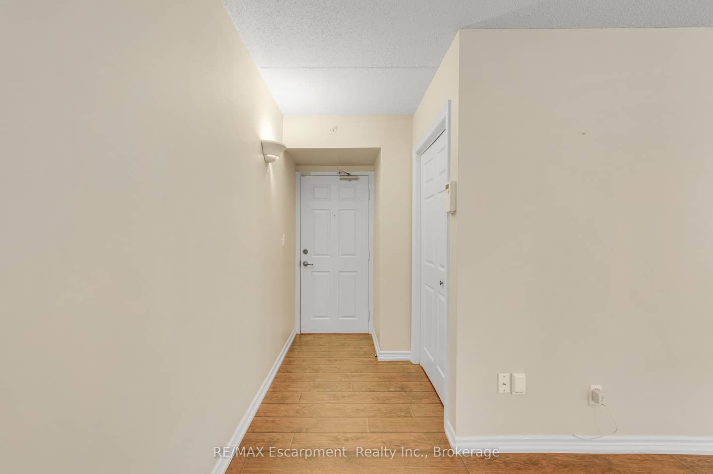 2075 Appleby Line 102, Burlington, ON L7L 7H3