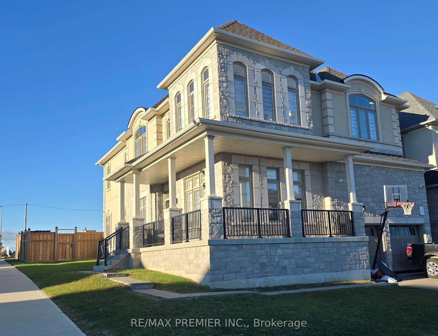 106 Ed Ewert Avenue, Clarington, ON L1B 0W7