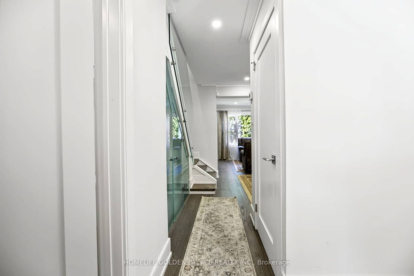 8 Red Maple Court, Toronto, ON M2K 2T3
