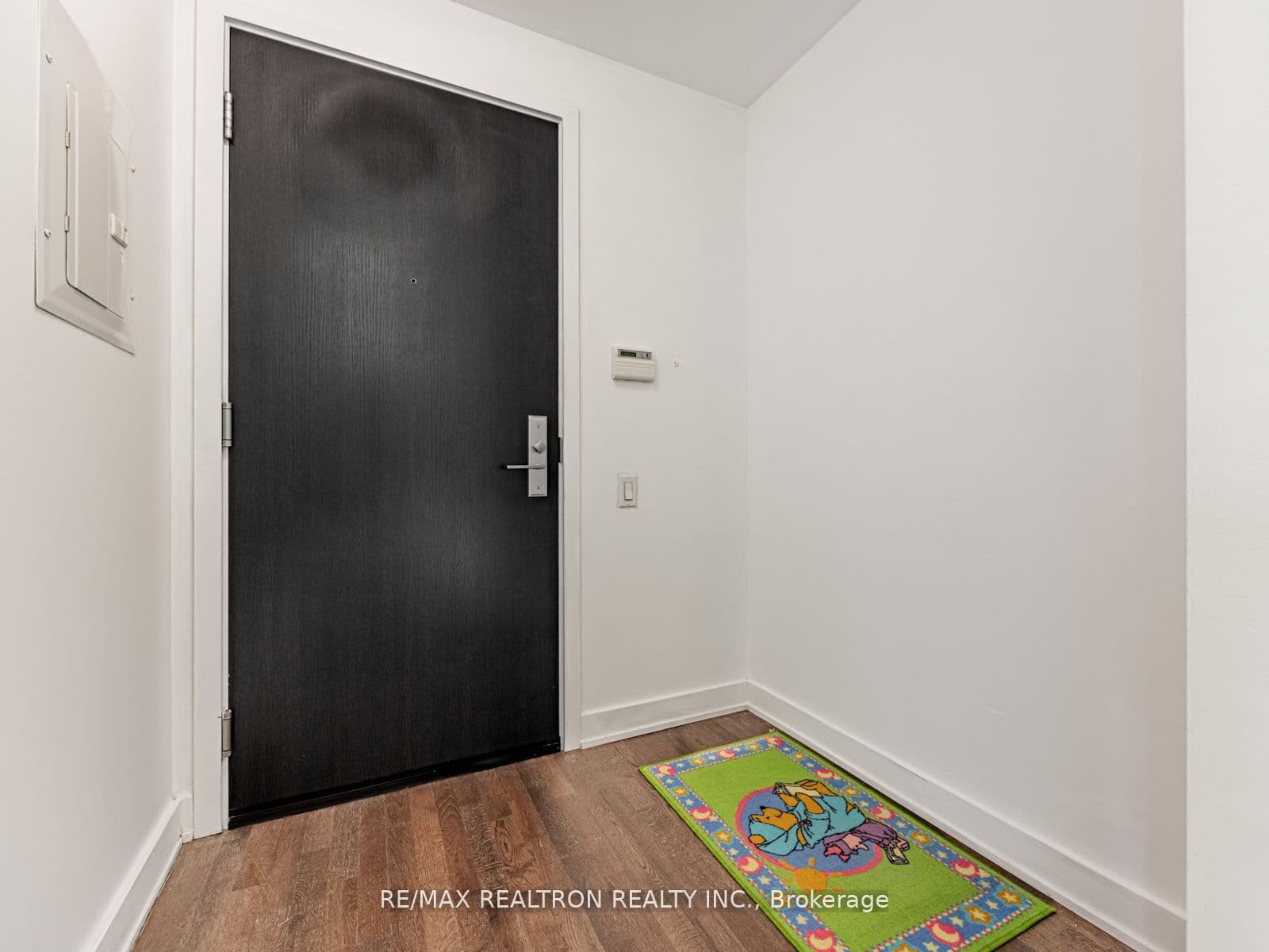 1815 Yonge Street 1006, Toronto, ON M4T 2A4