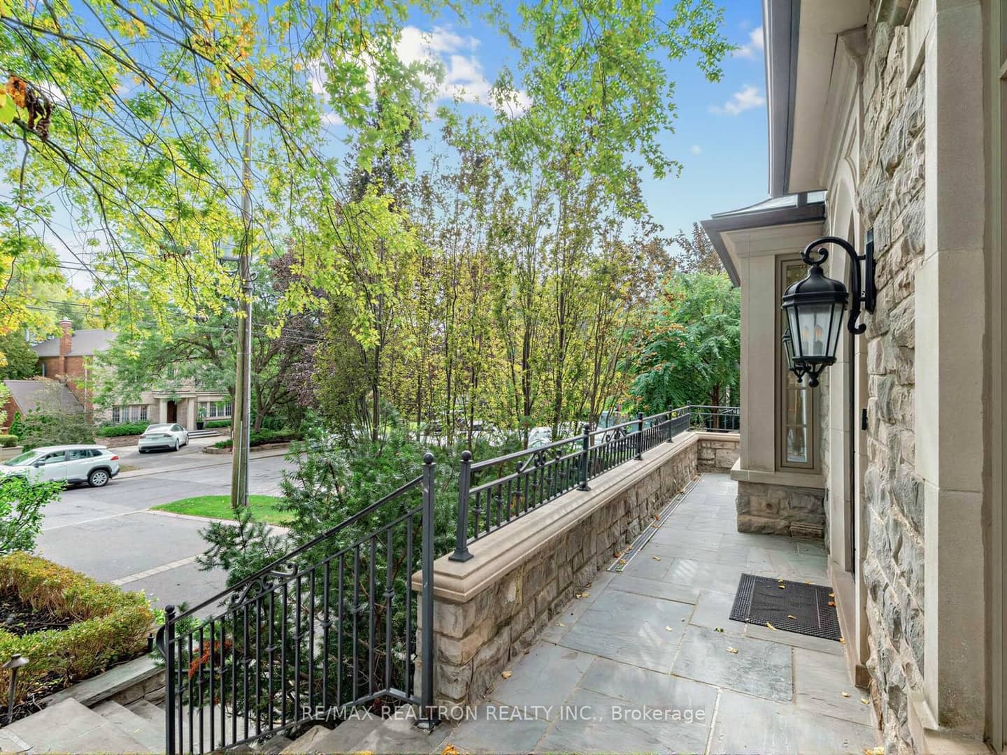 516 Vesta Drive, Toronto, ON M5P 3A8