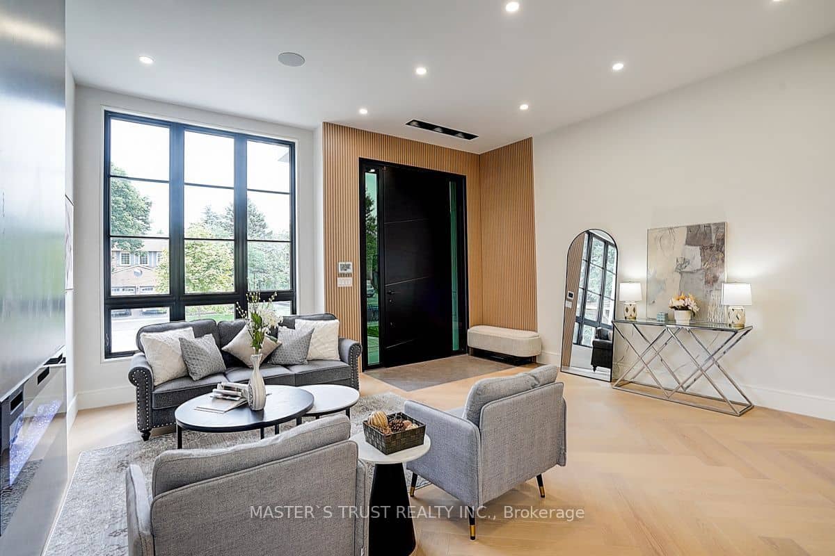 202 Carlton Road, Markham, ON L3R 3L8