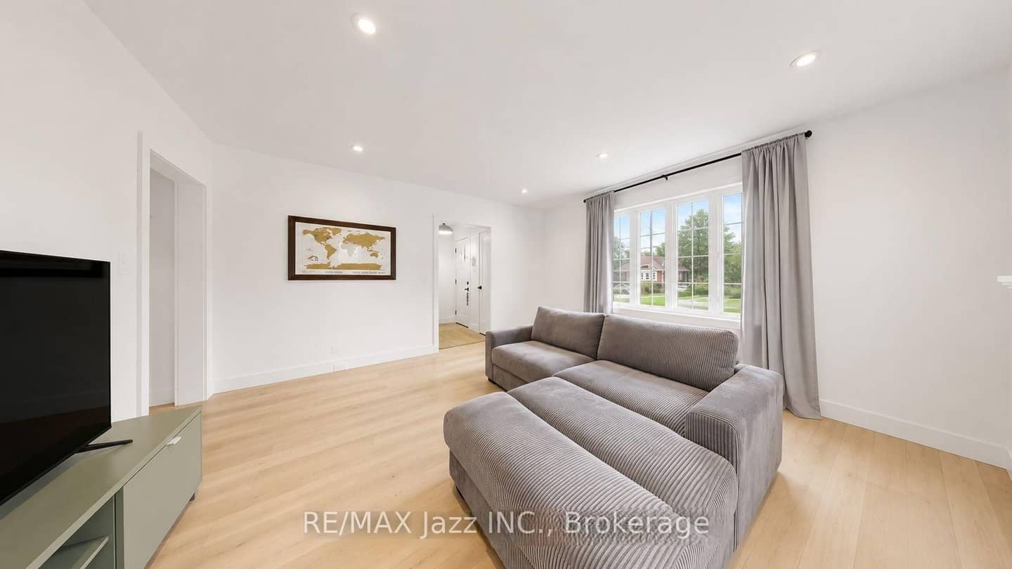 388 Eagle Street, Newmarket, ON L3Y 1K4