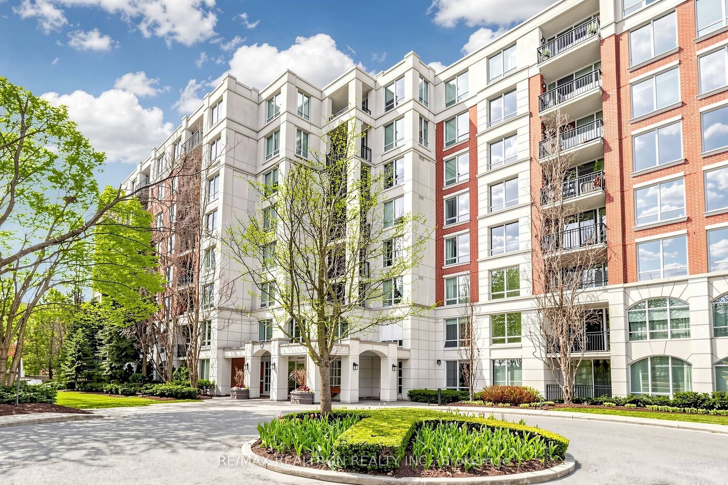 18 William Carson Crescent 211, Toronto, ON M2P 2G6
