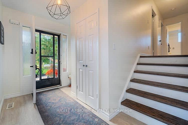 45 Centennial Avenue, East Gwillimbury, ON L9N 1H1