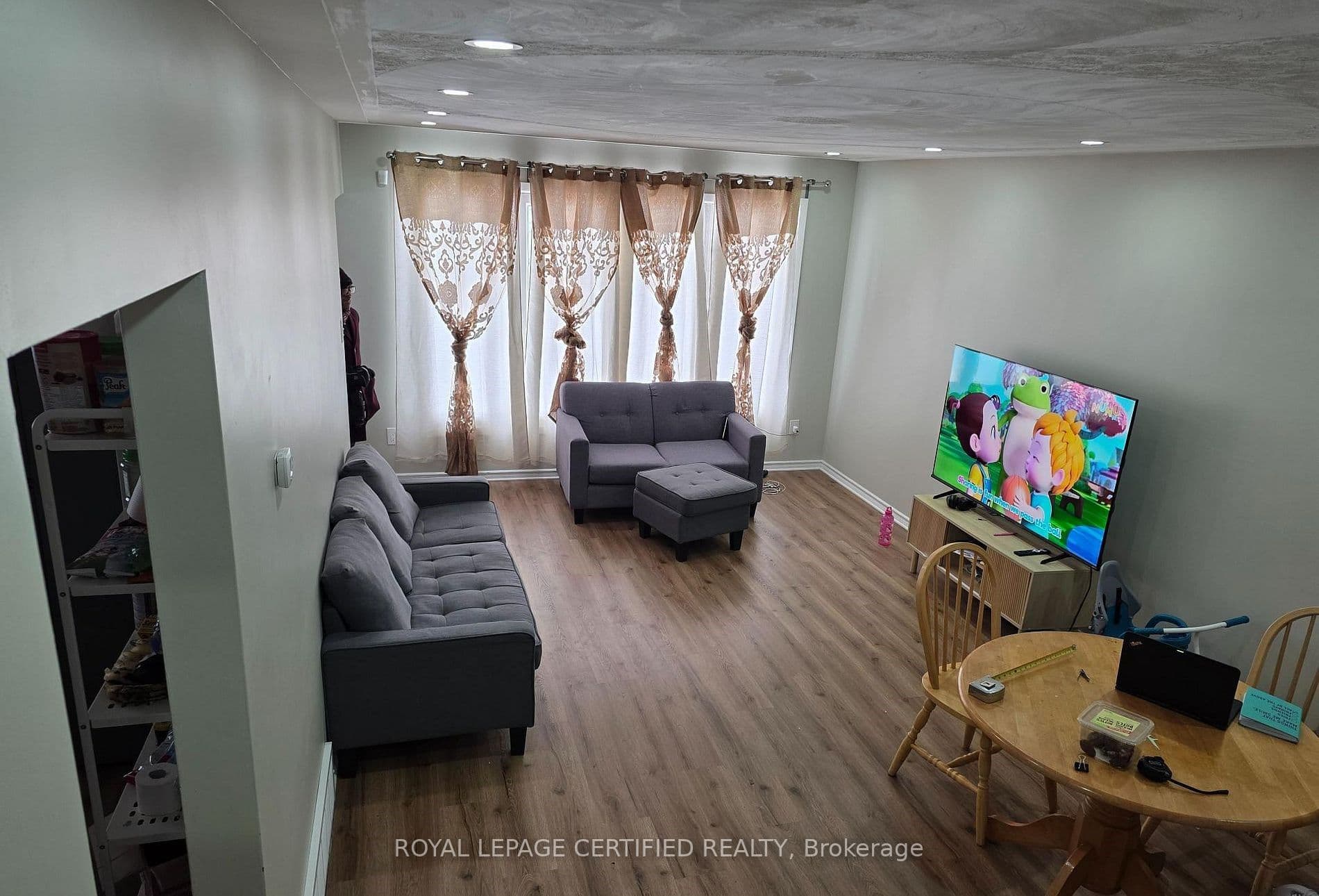 2 Rideau Crescent, Hamilton, ON L8T 2S9