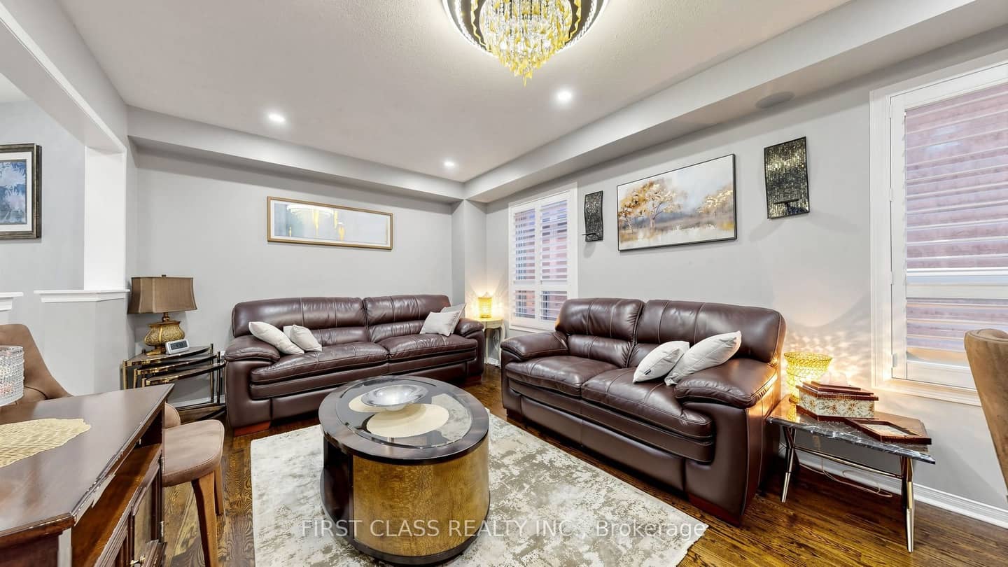 3433 Sunlight Street, Mississauga, ON L5M 7M8