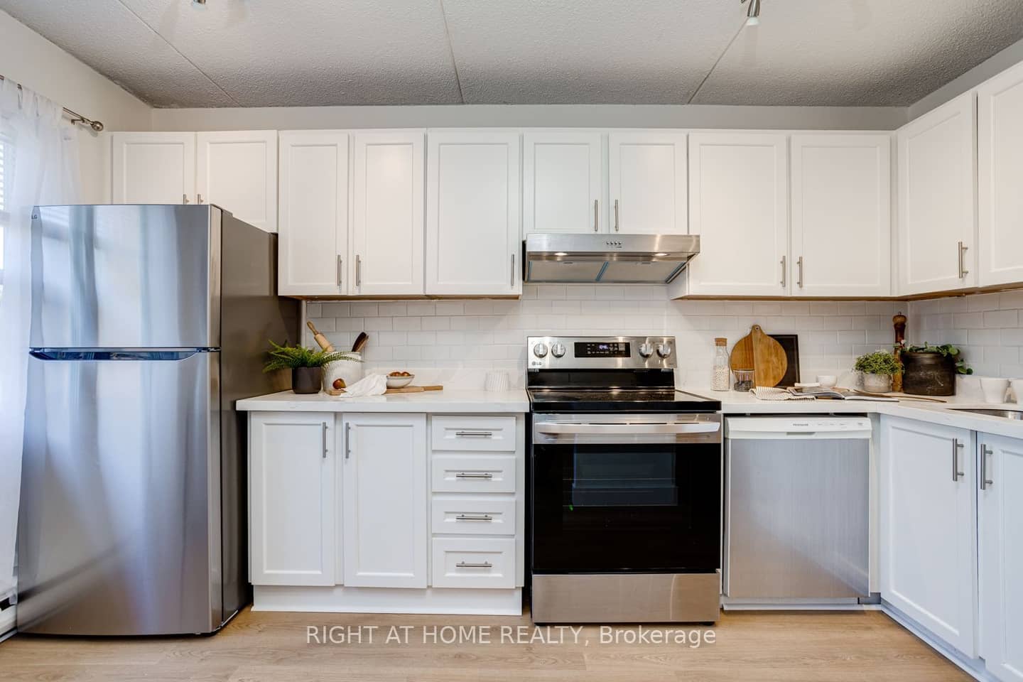 580 Mary Street E 207, Whitby, ON L1N 2R3