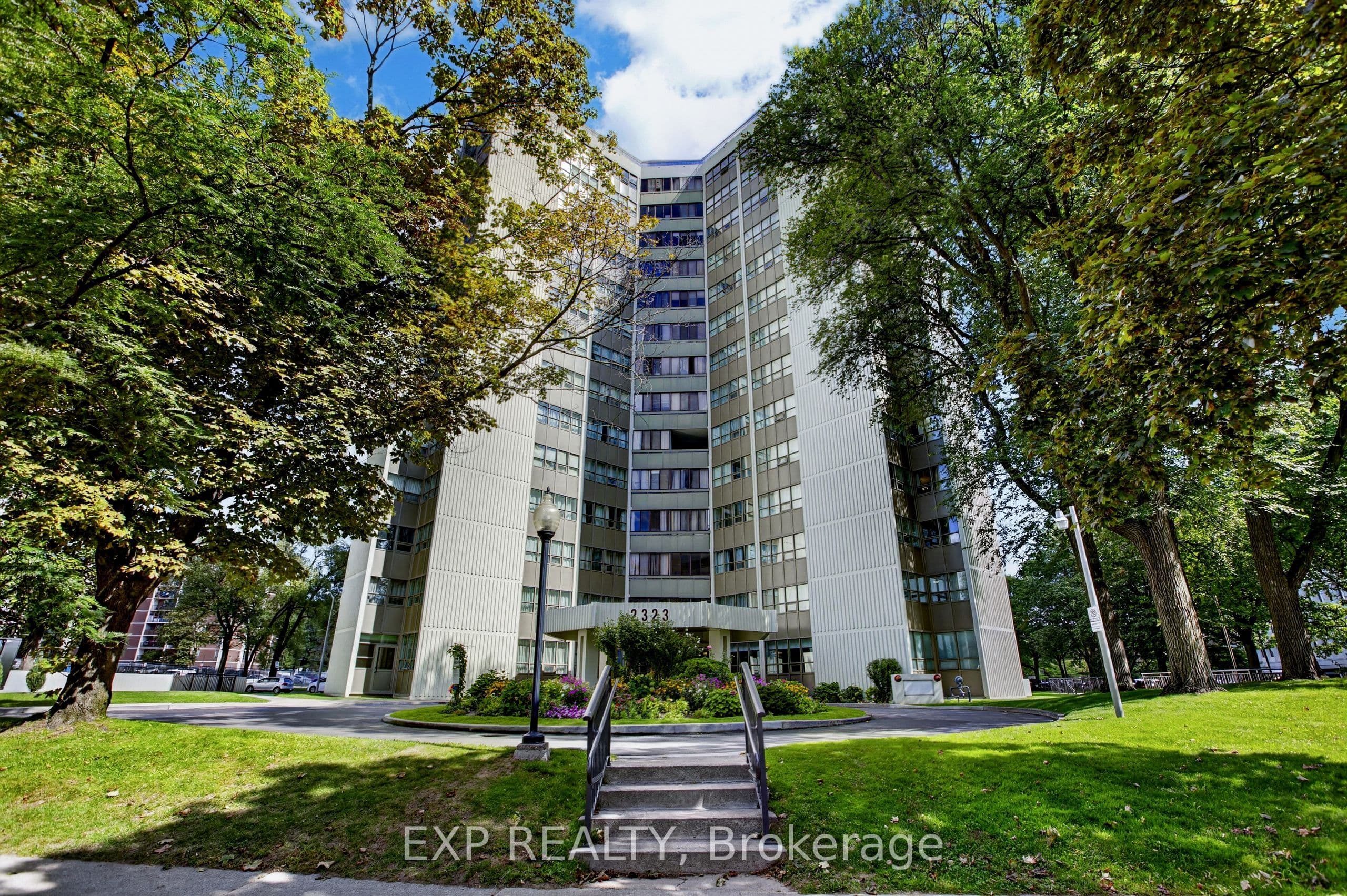 2323 Confederation Parkway 808, Mississauga, ON L5B 1R6