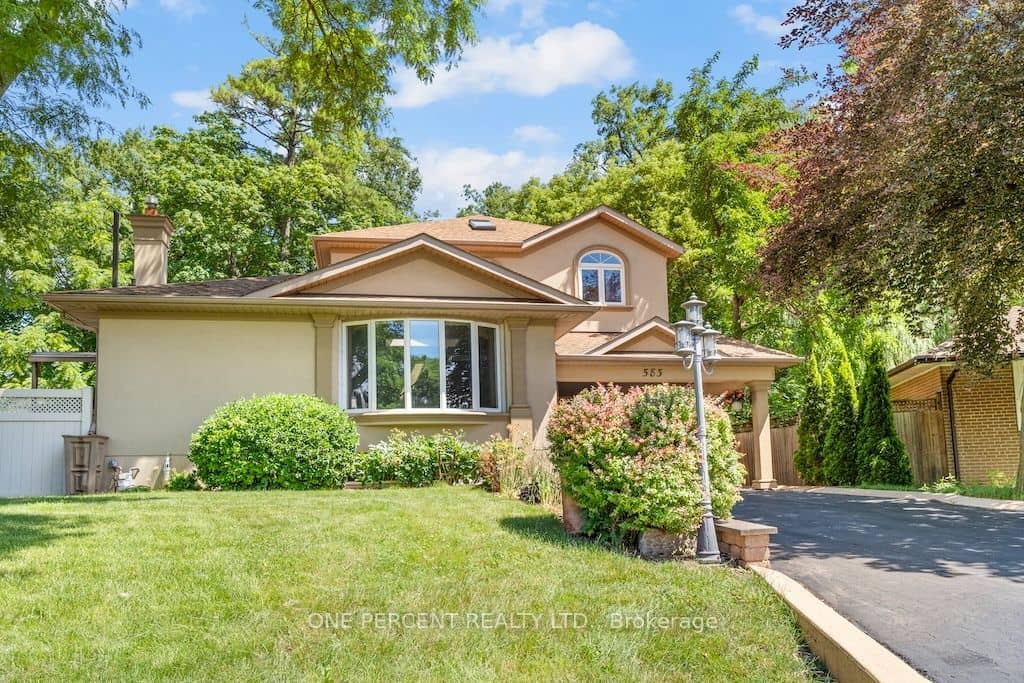 583 Stephens Crescent, Oakville, ON L6K 1Y2