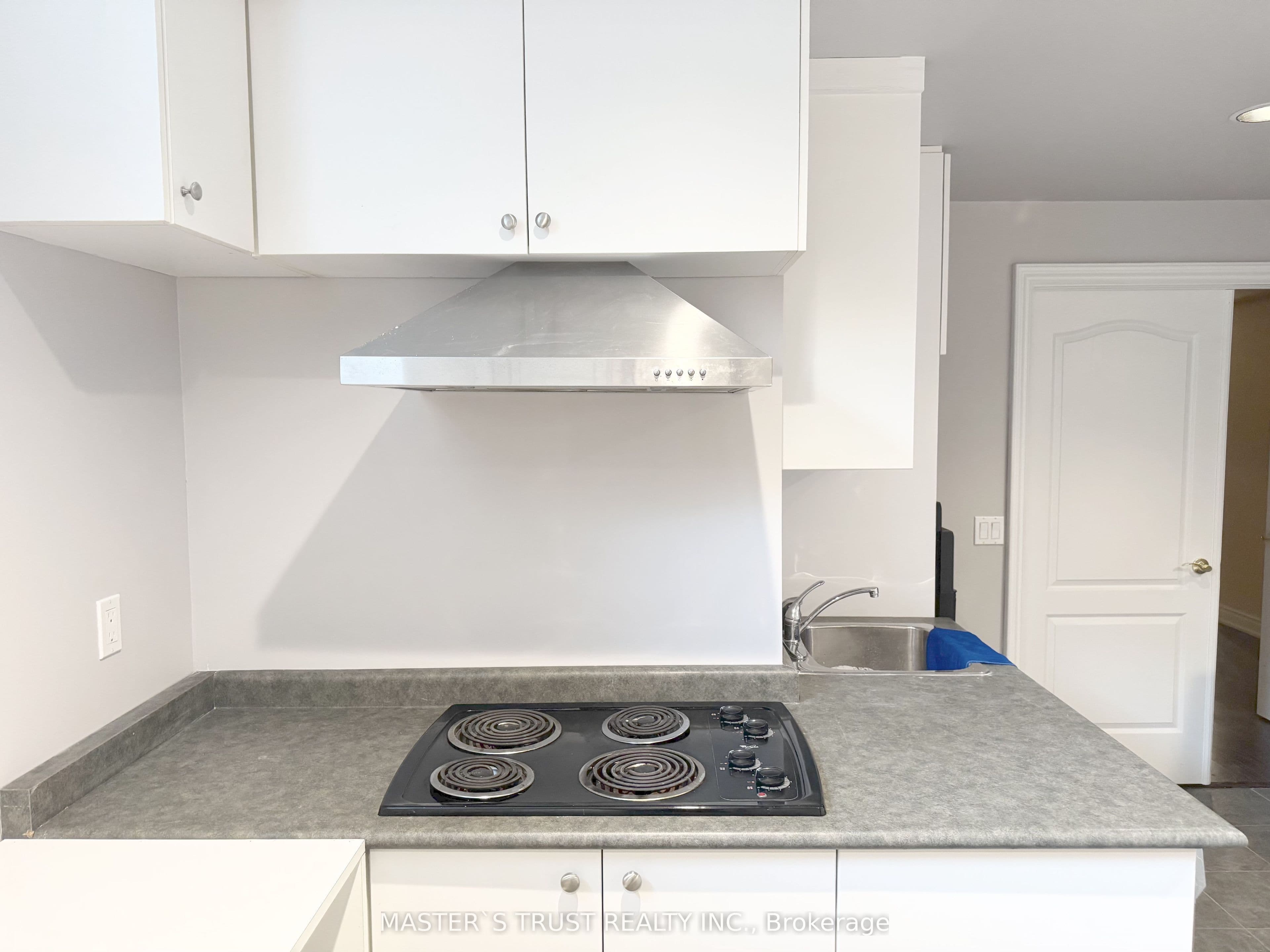 6 Cadmus Road, Toronto, ON M2M 2M4