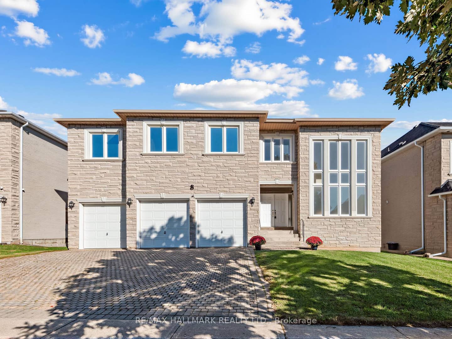 8 Ridgley Court, Richmond Hill, ON L4B 4N3