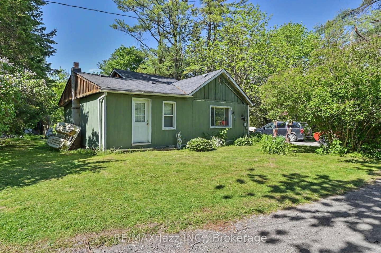 4 Hubbard Street, Georgina, ON L0E 1N0
