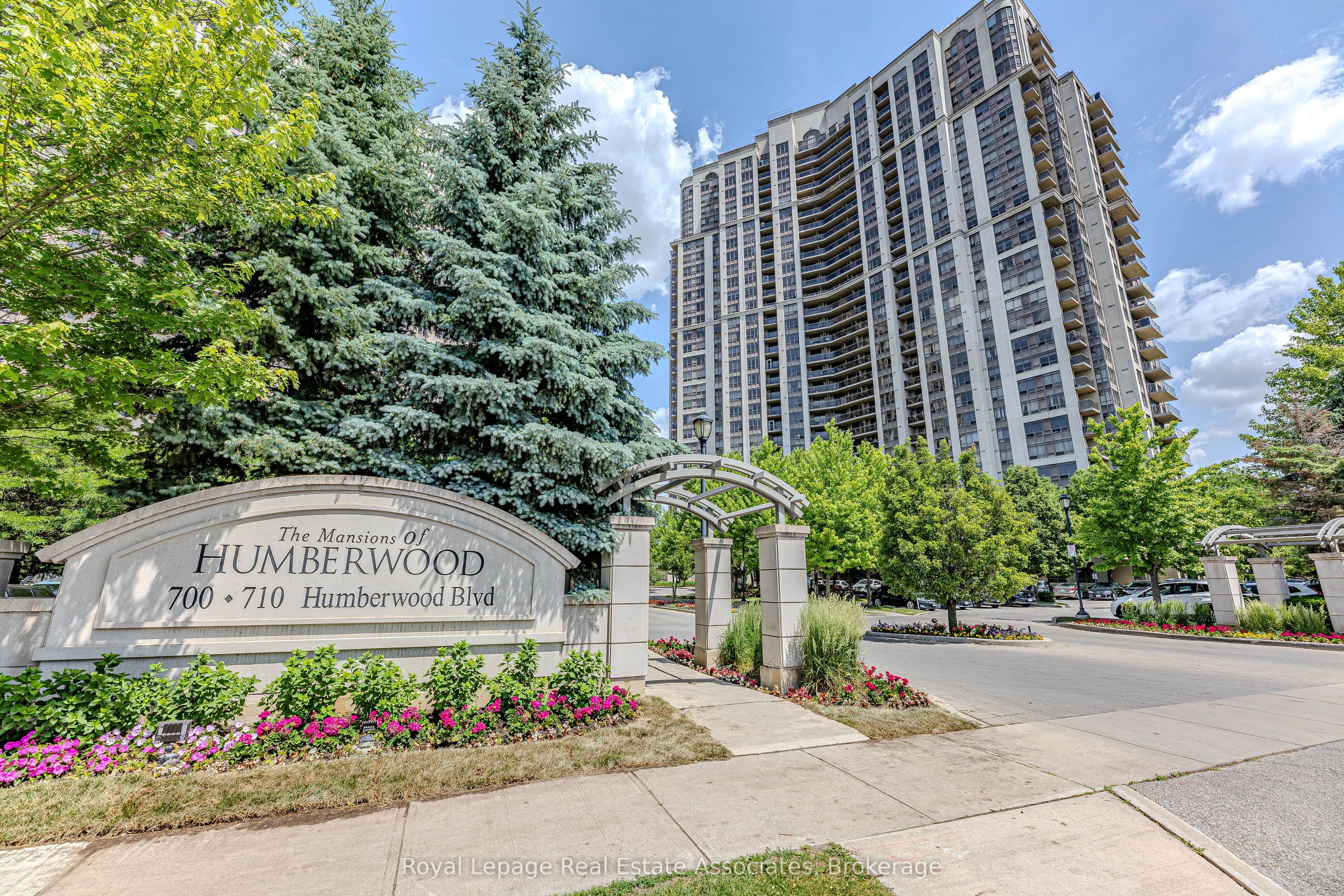 700 Humberwood Boulevard 128, Toronto, ON M9W 7J4