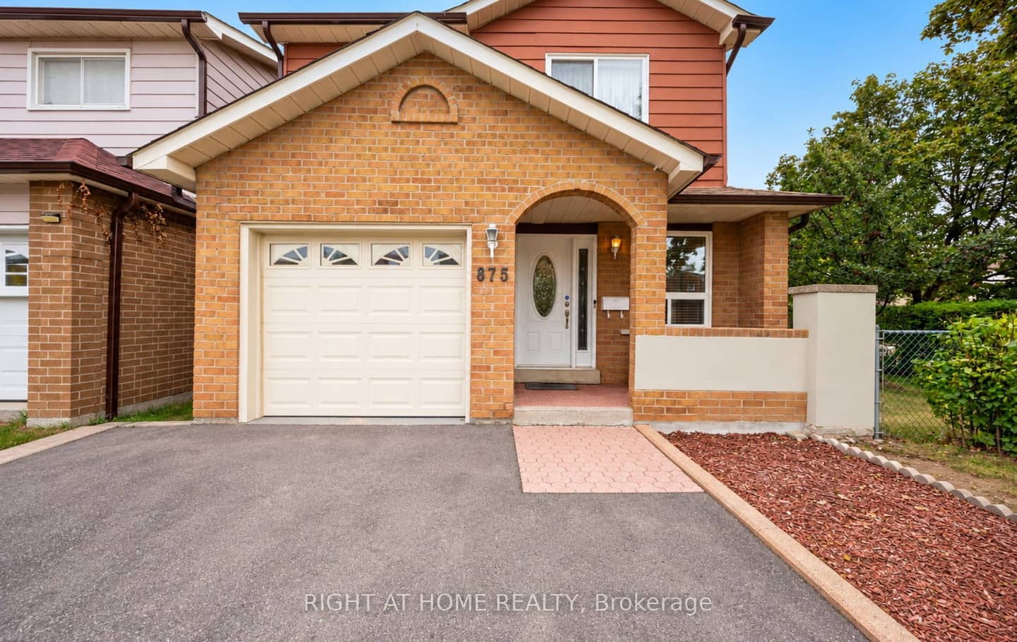 875 Messenger Meadow Drive, Mississauga, ON L5C 3T1