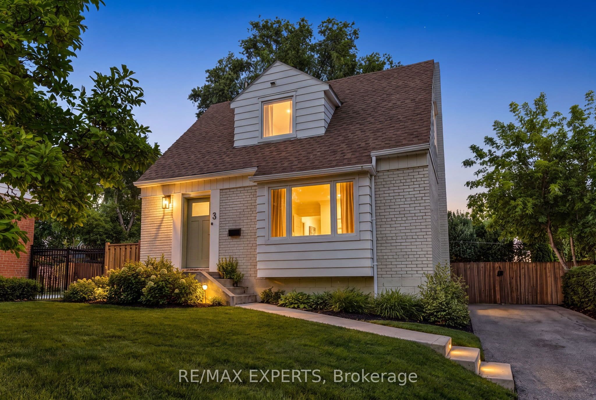 3 Greenacres Road, Toronto, ON M6M 4A6