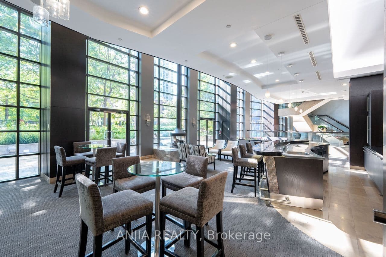 33 Sheppard Avenue E 2010, Toronto, ON M2N 7K1