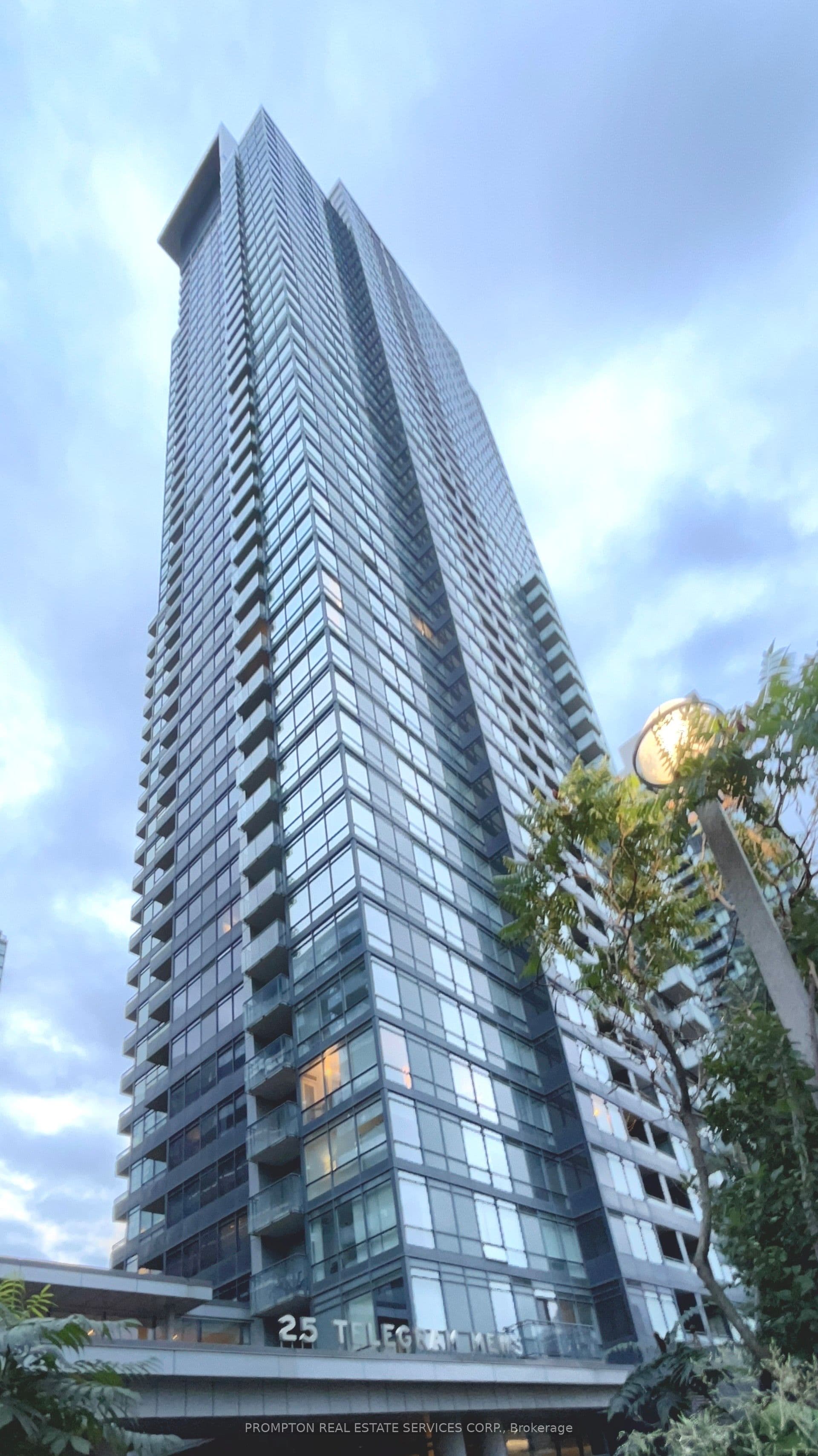 25 Telegram Mews 2111, Toronto, ON M5V 3Z1