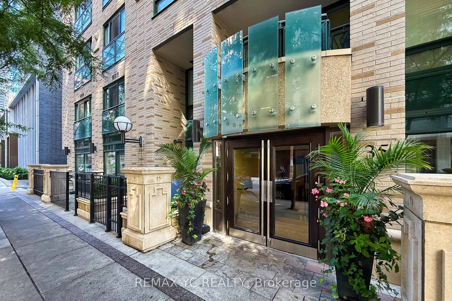 35 Hayden Street 1204, Toronto, ON M4Y 3C3