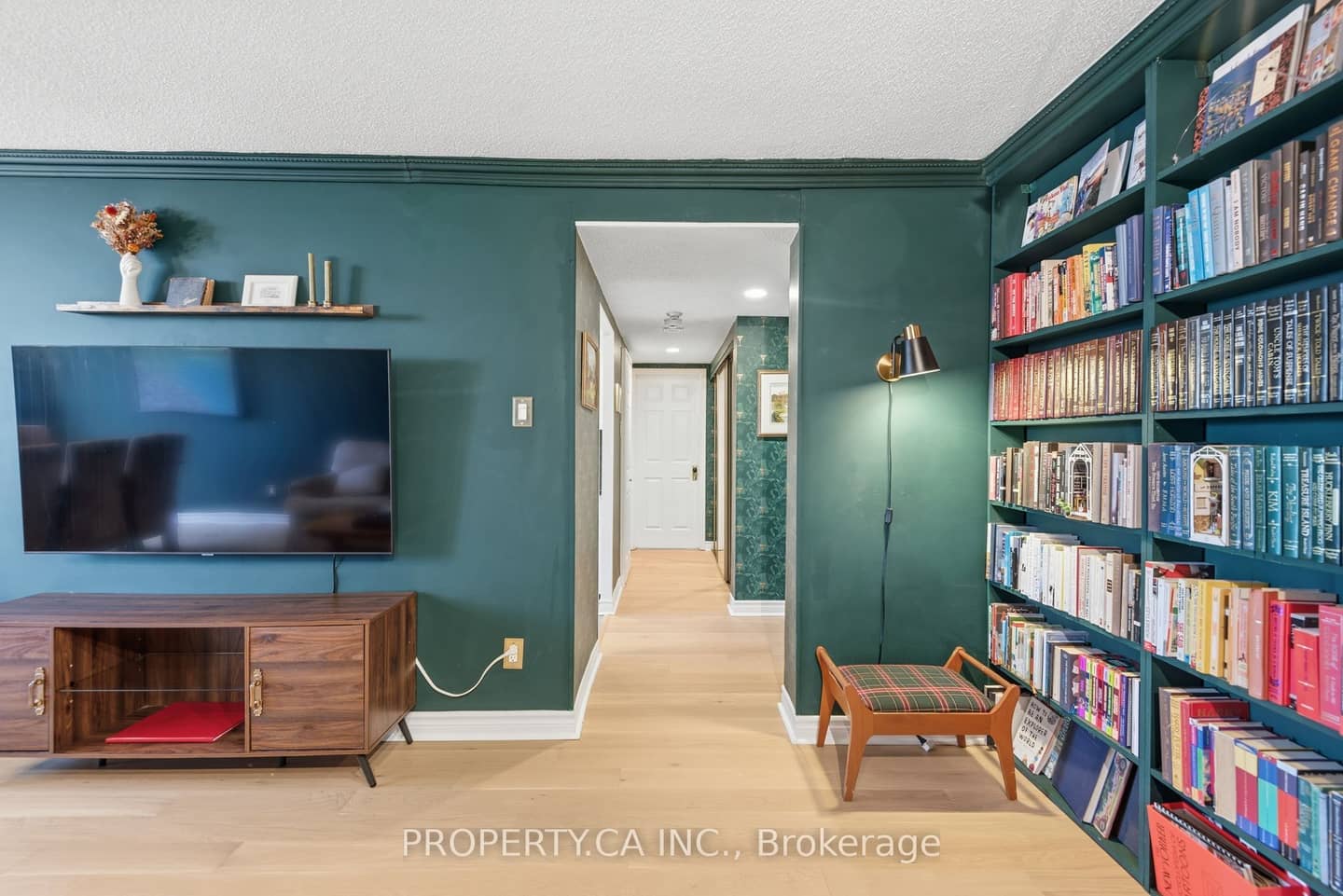15 Maitland Place 1811, Toronto, ON M4Y 2X3
