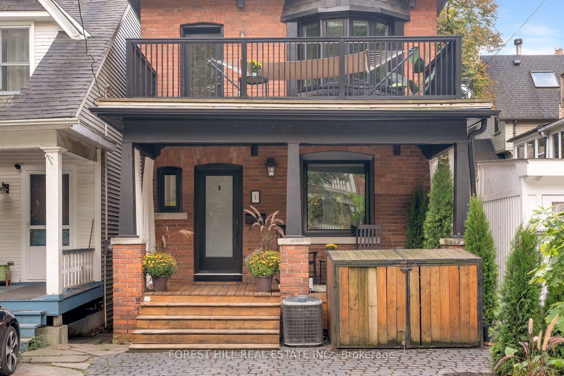 1 Balmy Avenue, Toronto, ON M4E 1C7