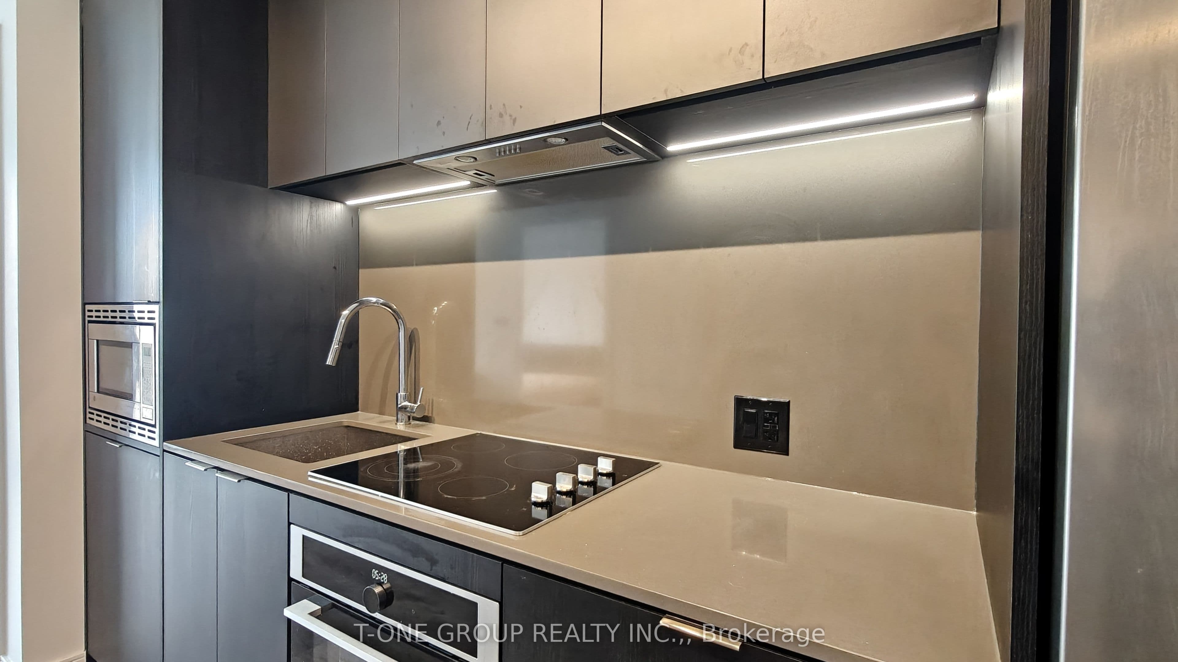 3009 Novar Road 912, Mississauga, ON L5B 0P9