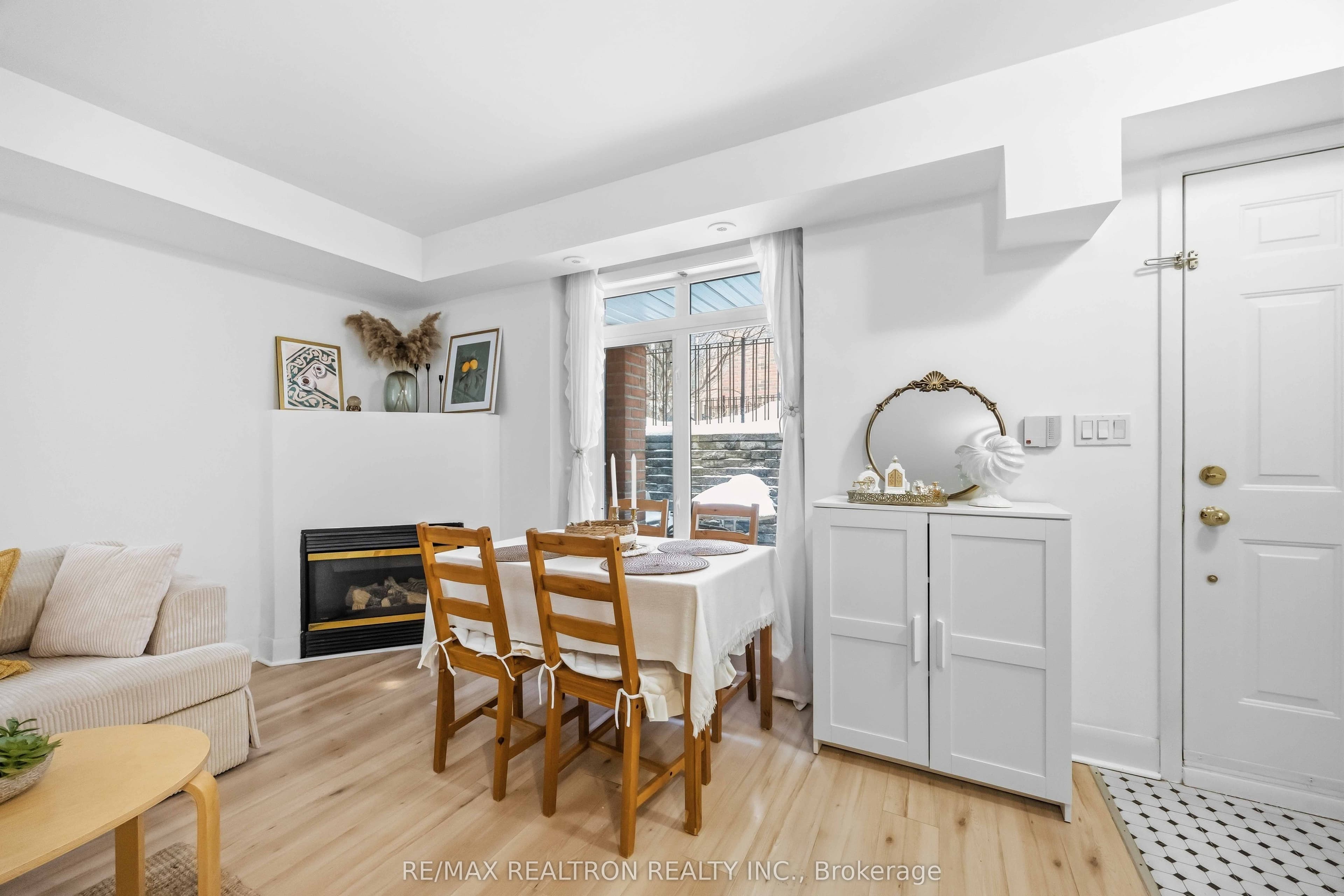 415 Jarvis Street 121, Toronto, ON M4Y 3C1